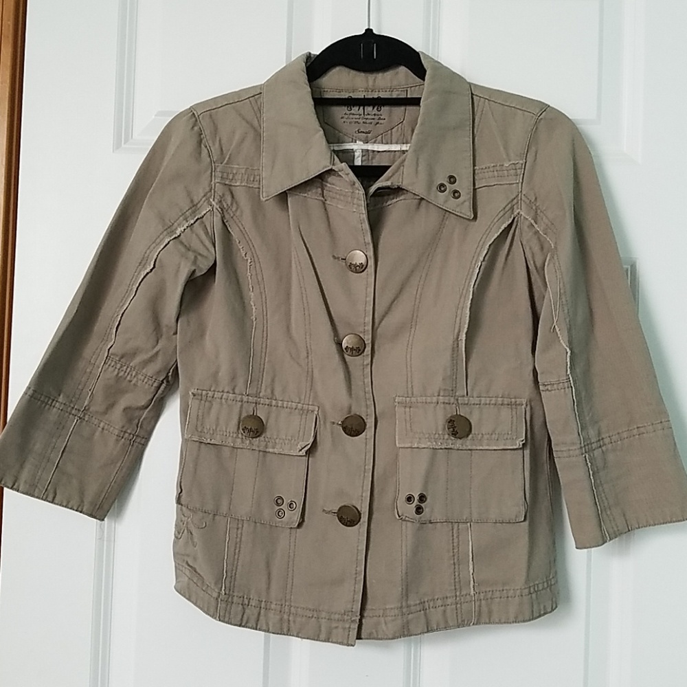 Quarter sleeve jacket